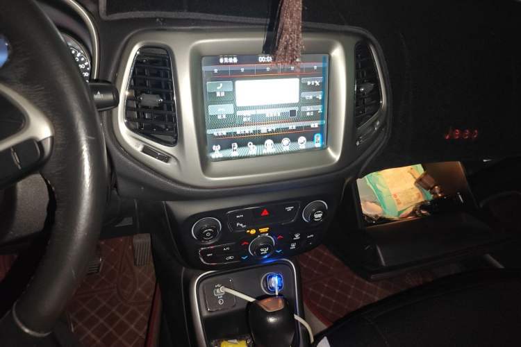 Used Jeep Compass 2017 200T Automatic Family Edition Audio And AC Panel