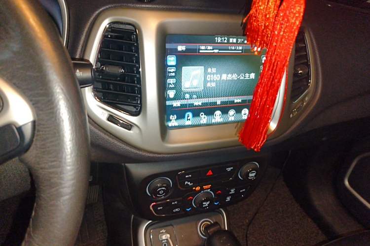 Used Jeep Compass 2017 200T Automatic Family Edition Audio And AC Panel