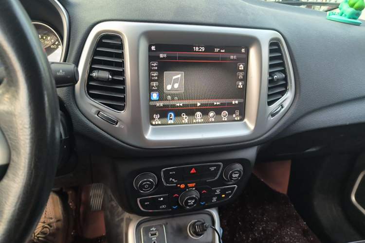 Used Jeep Compass 2017 200T Automatic Family Edition Audio And AC Panel