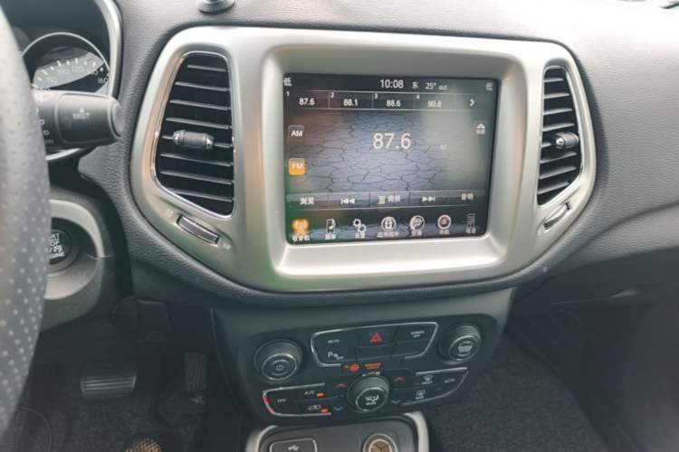 Used Jeep Compass 2017 200T Automatic Family Edition Audio And AC Panel