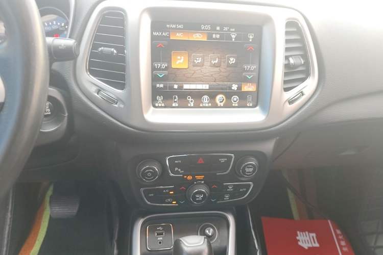 Used Jeep Compass 2017 200T Automatic Family Edition Audio And AC Panel