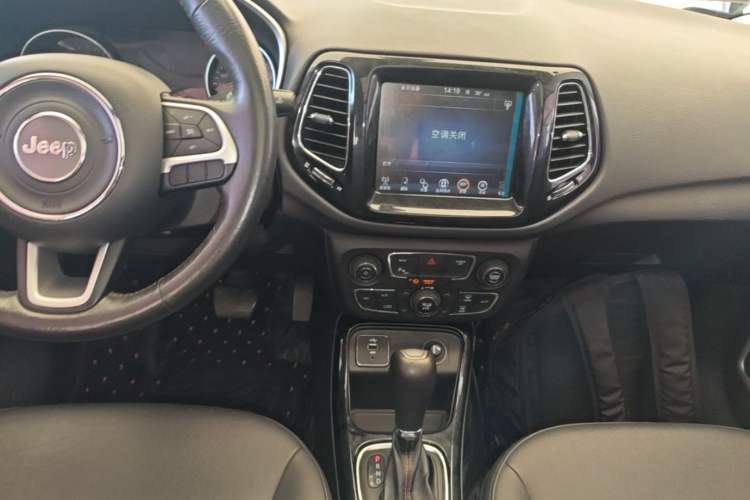 Used Jeep Compass 2017 200T Automatic Prestige Edition Audio And AC Panel