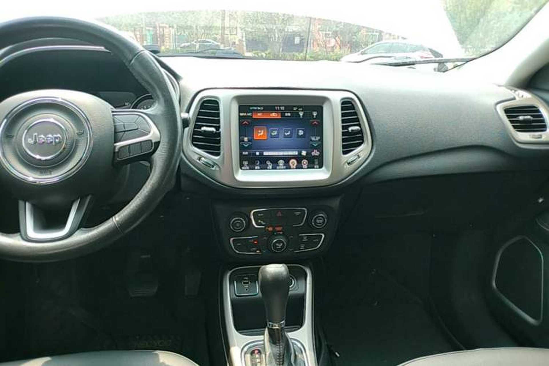 Used Jeep Compass 2017 200T Automatic Family Edition Audio And AC Panel