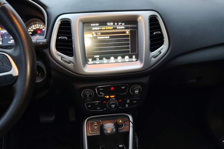 Used Jeep Compass 2017 200T Automatic Family Edition Audio And AC Panel