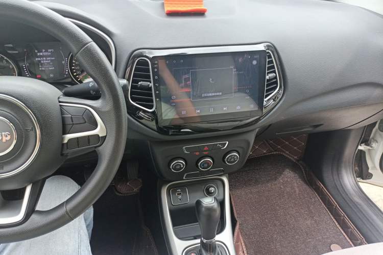 Used Jeep Compass 2017 200T Automatic Enjoyment Version Audio And AC Panel