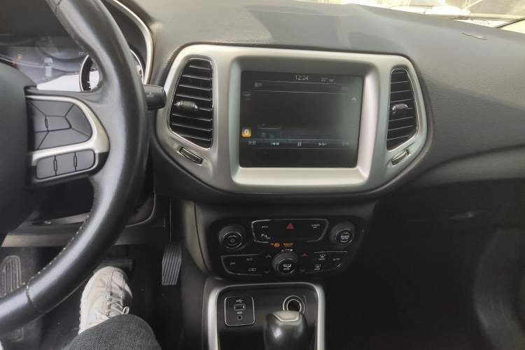 Used Jeep Compass 2017 200T Automatic Family Edition Audio And AC Panel