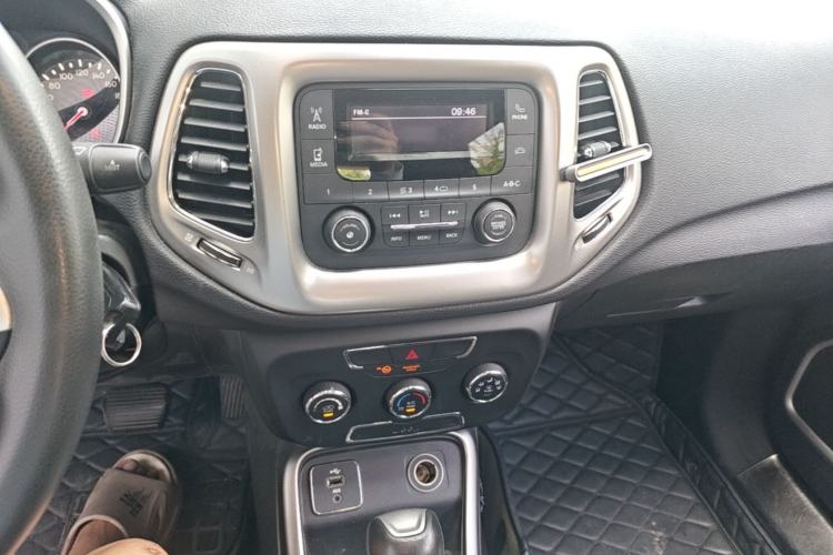 Used Jeep Compass 2017 200T Automatic Enjoyment Edition Audio And AC Panel