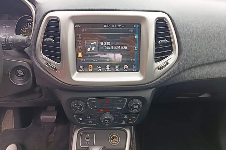 Used Jeep Compass 2017 200T Automatic Family Edition Audio And AC Panel
