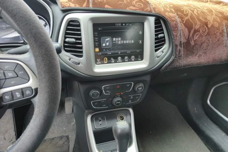 Used Jeep Compass 2017 200T Automatic Family Edition Audio And AC Panel