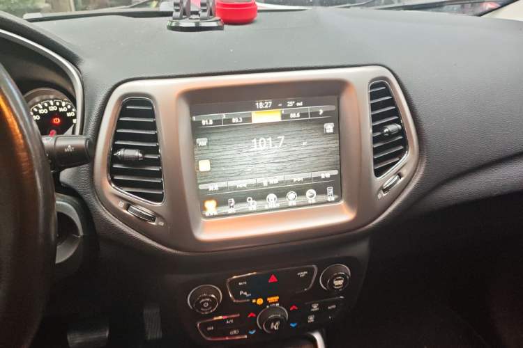 Used Jeep Compass 2017 200T Automatic Family Edition Audio And AC Panel