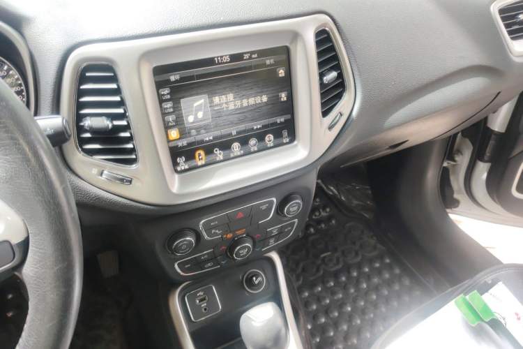 Used Jeep Compass 2017 200T Automatic Family Edition Audio And AC Panel