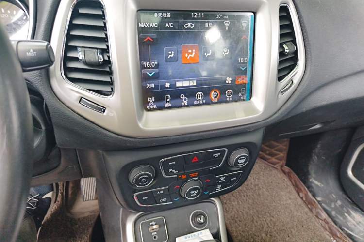 Used Jeep Compass 2017 200T Automatic Family Edition Audio And AC Panel