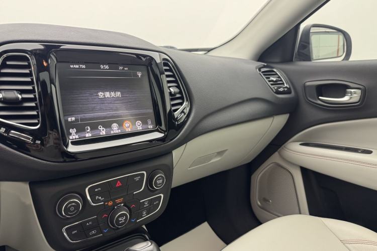 Used Jeep Compass 2017 200T Automatic Prestige Edition Audio And AC Panel