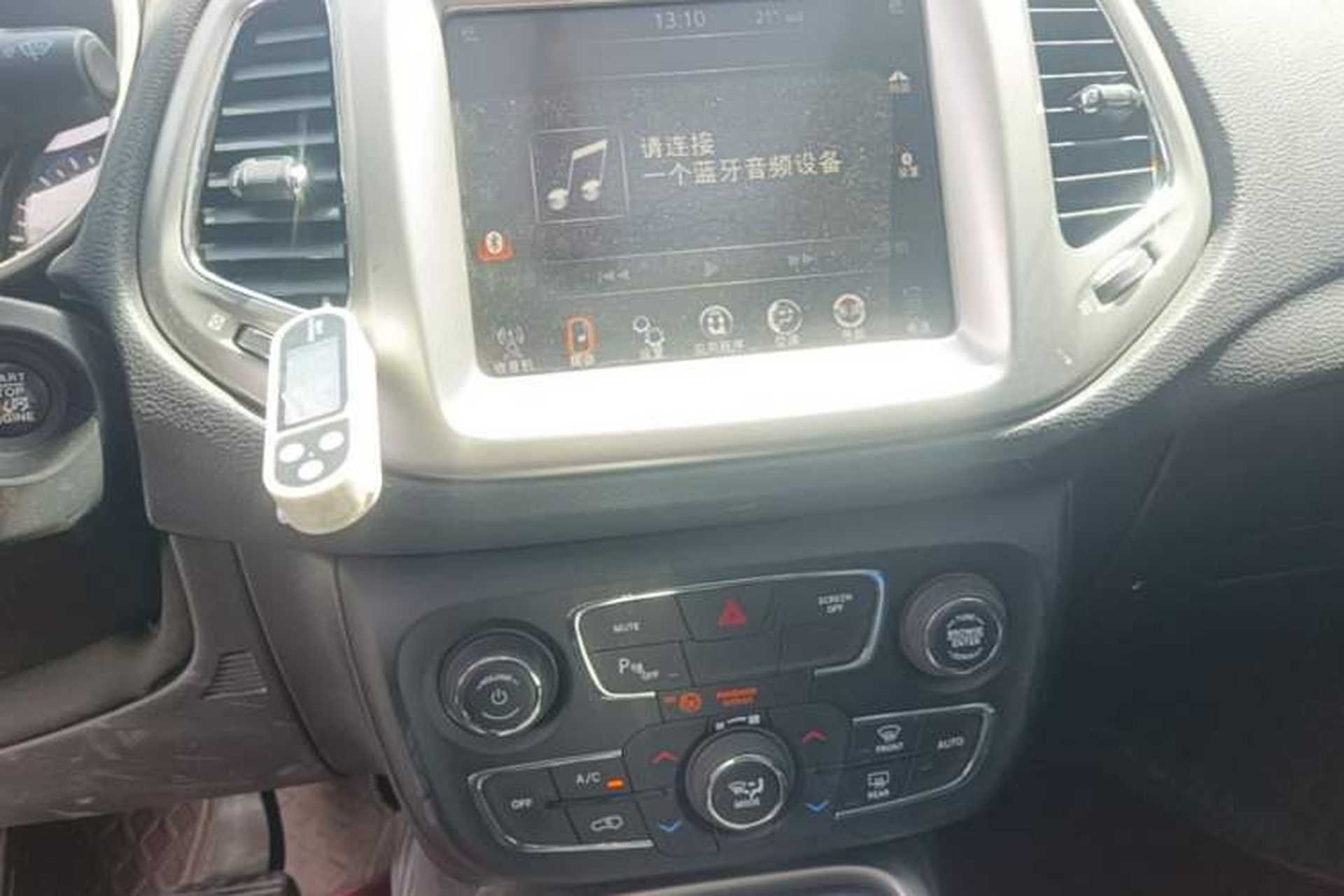 Used Jeep Compass 2017 200T Automatic Family Edition Audio And AC Panel