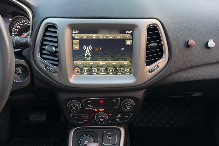 Used Jeep Compass 2017 200T Automatic Family Enjoyment Four-Wheel Drive Edition Audio And AC Panel