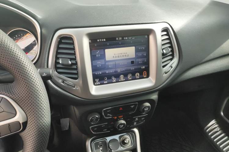 Used Jeep Compass 2017 200T Automatic Family Edition Audio And AC Panel