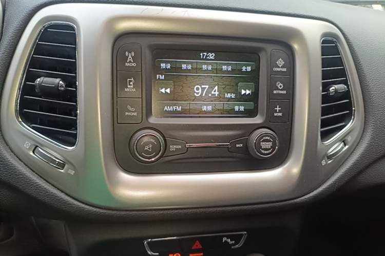 Used Jeep Compass 2017 200T Automatic Enjoyment Version Audio And AC Panel