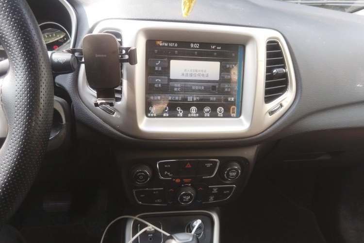 Used Jeep Compass 2017 200T Automatic Family Edition Audio And AC Panel