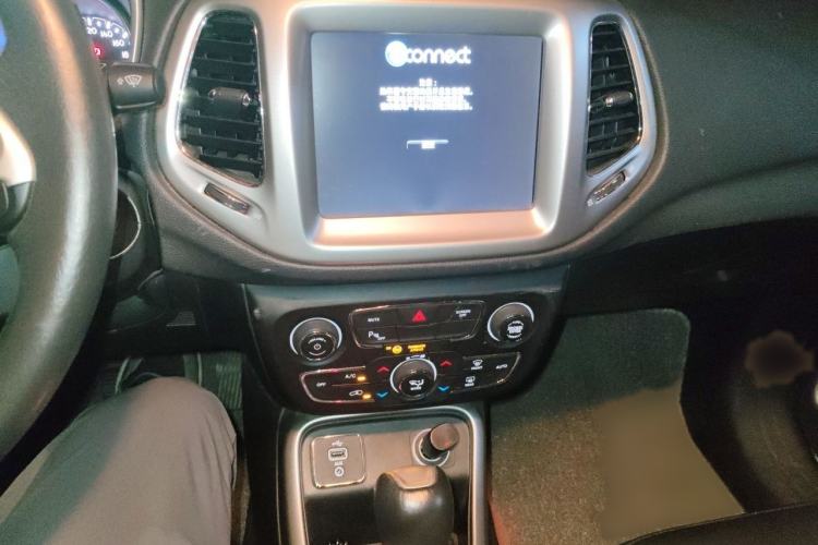 Used Jeep Compass 2017 200T Automatic Family Edition Audio And AC Panel