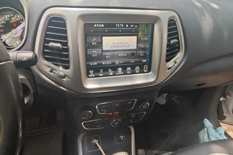 Used Jeep Compass 2017 200T Automatic Family Edition Audio And AC Panel