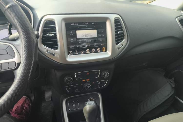 Used Jeep Compass 2017 200T Automatic Family Edition Audio And AC Panel