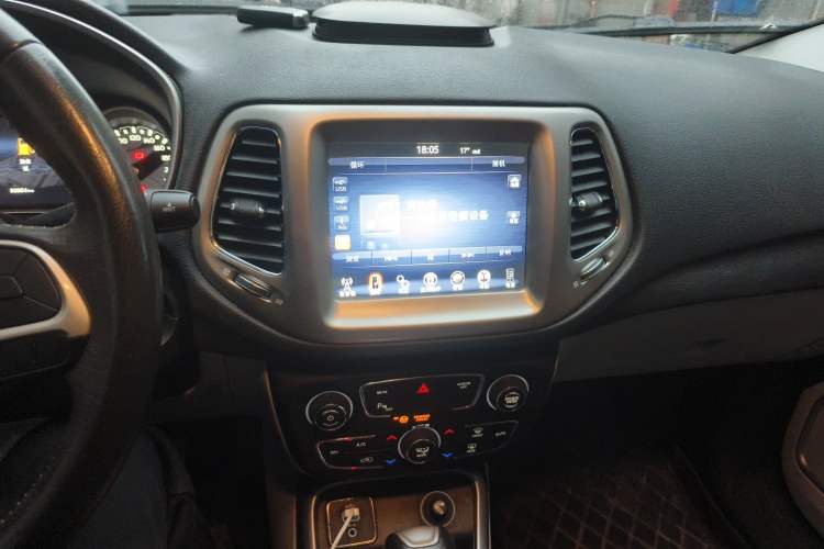 Used Jeep Compass 2017 200T Automatic Enjoyment Version Audio And AC Panel