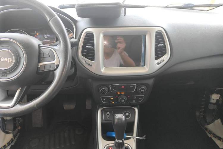 Used Jeep Compass 2017 200T Automatic Family Edition Audio And AC Panel