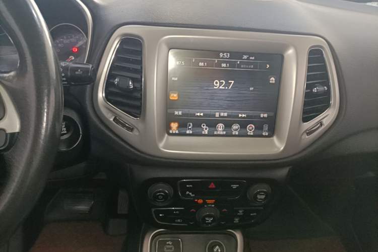 Used Jeep Compass 2017 200T Automatic Family Edition Audio And AC Panel