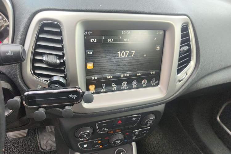 Used Jeep Compass 2017 200T Automatic Family Edition Audio And AC Panel
