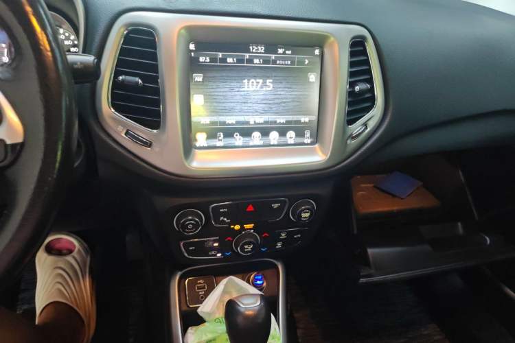 Used Jeep Compass 2017 200T Automatic Family Edition Audio And AC Panel
