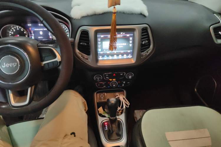 Used Jeep Compass 2017 200T Automatic Family Edition Audio And AC Panel