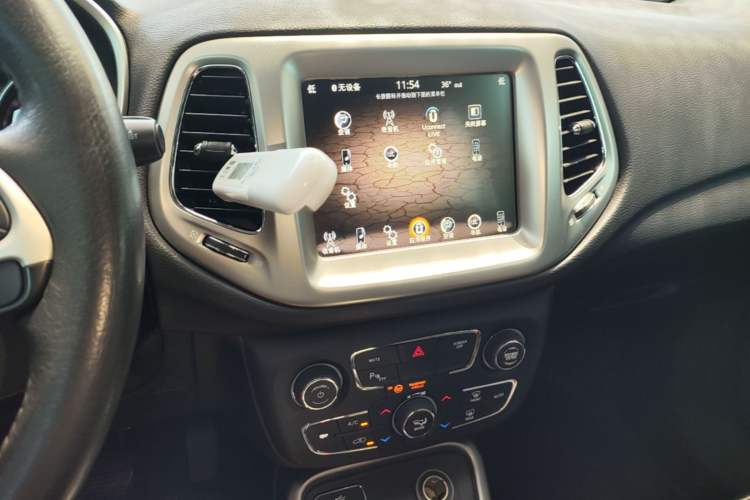 Used Jeep Compass 2017 200T Automatic Family Edition Audio And AC Panel