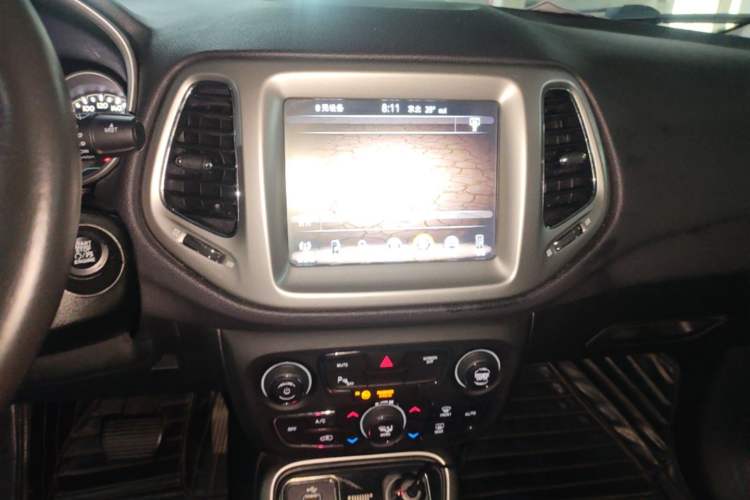 Used Jeep Compass 2017 200T Automatic Family Edition Audio And AC Panel