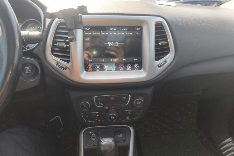 Used Jeep Compass 2017 200T Automatic Family Edition Audio And AC Panel