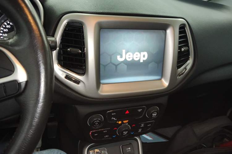 Used Jeep Compass 2017 200T Automatic Family Edition Audio And AC Panel