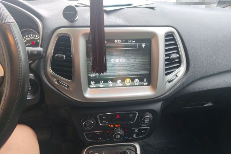 Used Jeep Compass 2017 200T Automatic Family Edition Audio And AC Panel