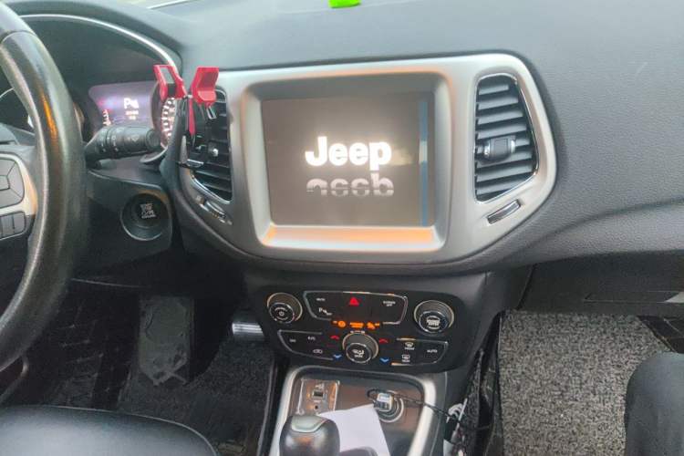 Used Jeep Compass 2017 200T Automatic Family Edition Audio And AC Panel