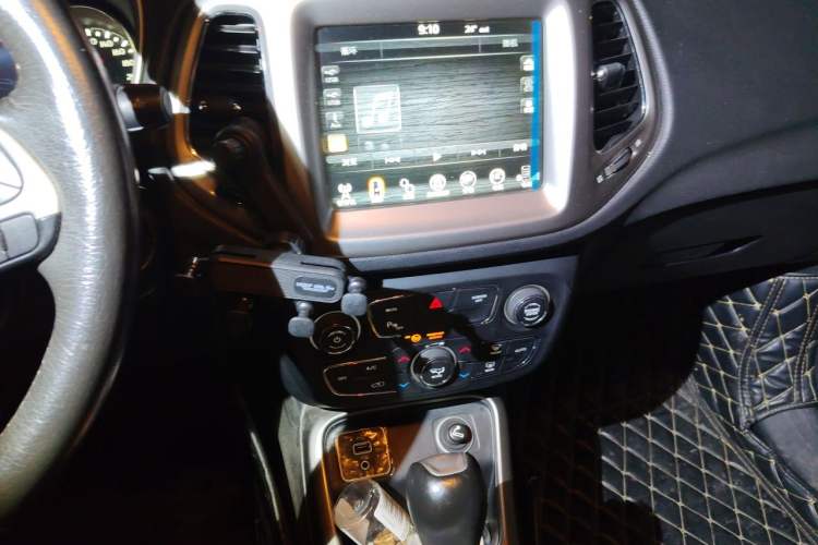 Used Jeep Compass 2017 200T Automatic Family Edition Audio And AC Panel
