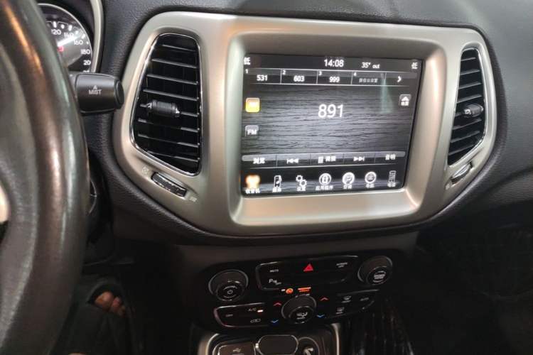 Used Jeep Compass 2017 200T Automatic Family Edition Audio And AC Panel