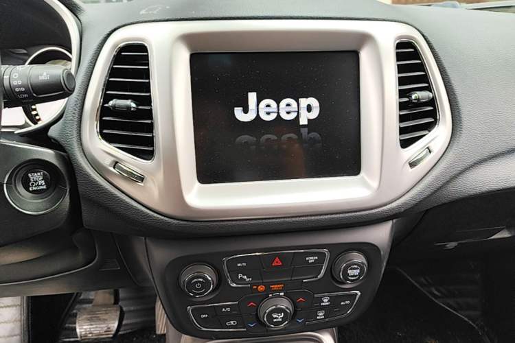 Used Jeep Compass 2017 200T Automatic Family Edition Audio And AC Panel