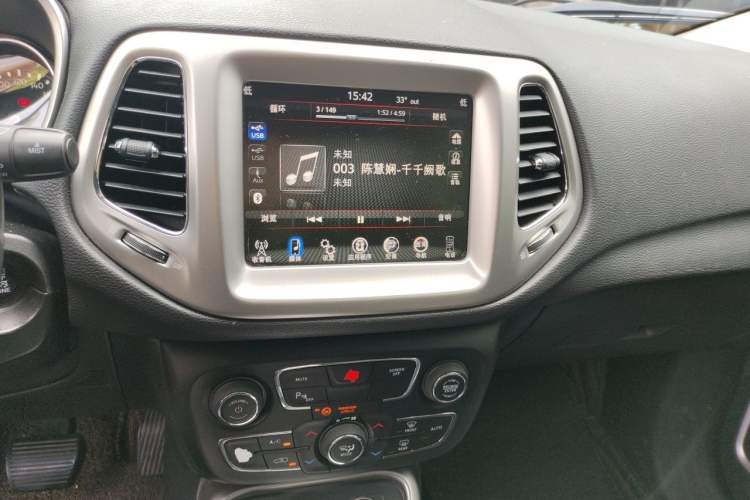 Used Jeep Compass 2017 200T Automatic Family Edition Audio And AC Panel