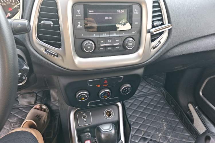 Used Jeep Compass 2017 200T Automatic Enjoyment Edition Audio And AC Panel