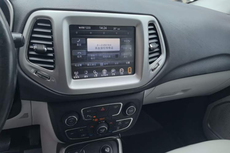 Used Jeep Compass 2017 200T Automatic Family Edition Audio And AC Panel
