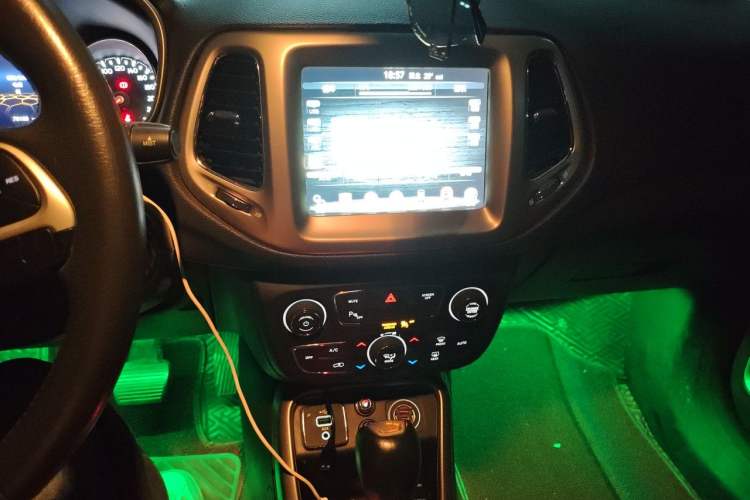 Used Jeep Compass 2017 200T Automatic Family Edition Audio And AC Panel