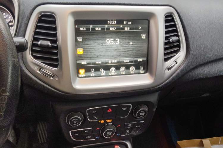 Used Jeep Compass 2017 200T Automatic Family Edition Audio And AC Panel