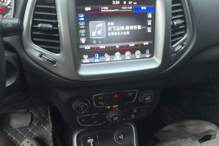 Used Jeep Compass 2017 200T Automatic Family Edition Audio And AC Panel