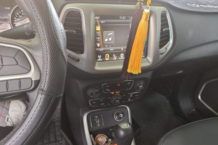 Used Jeep Compass 2017 200T Automatic Family Edition Audio And AC Panel