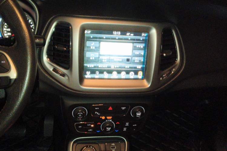 Used Jeep Compass 2017 200T Automatic Family Enjoyment Four-Wheel Drive Edition Audio And AC Panel