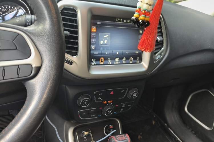 Used Jeep Compass 2017 200T Automatic Family Edition Audio And AC Panel