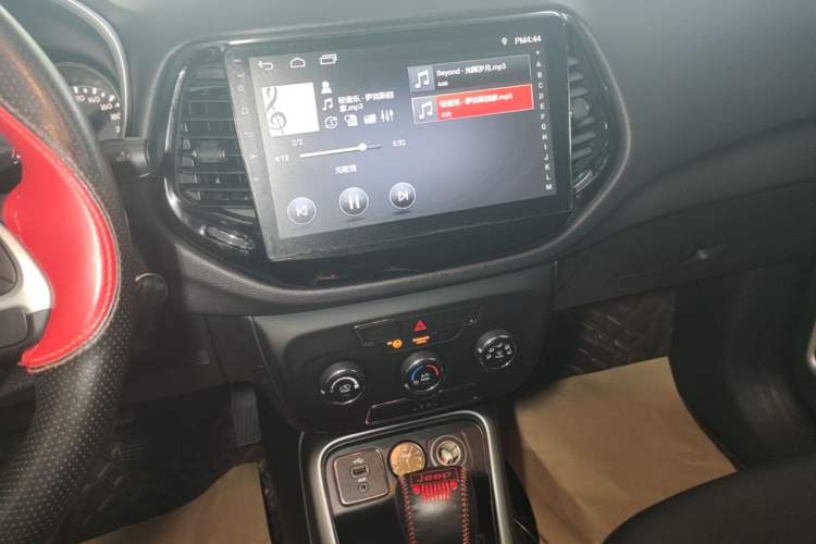 Used Jeep Compass 2017 200T Automatic Enjoyment Edition Audio And AC Panel